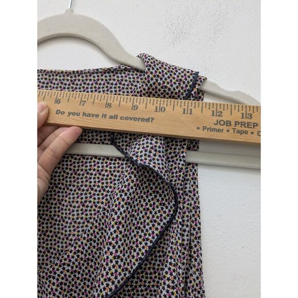 Cabi Women’s Blouse Ruffle Sleeveless Tan Black Star Print Top Size Medium - Picture 6 of 11